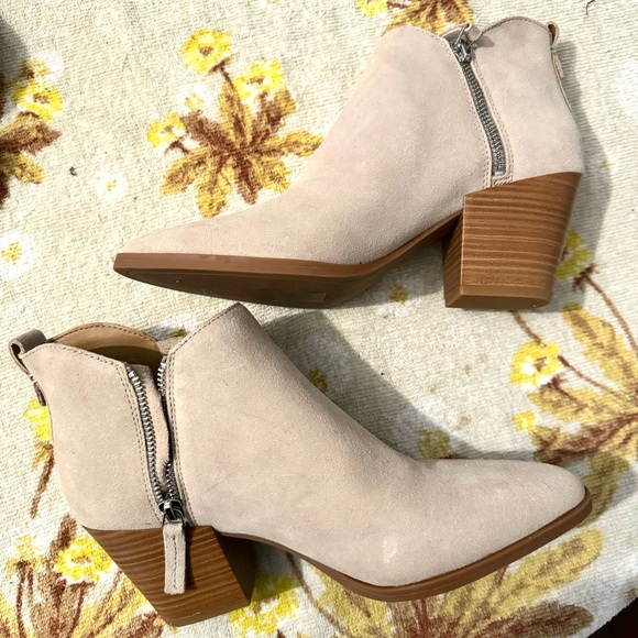 Dolce Vita Ankle Boot, Tan or Buck Color, Size 9, Heeled Leather Bootie - Picture 6 of 11